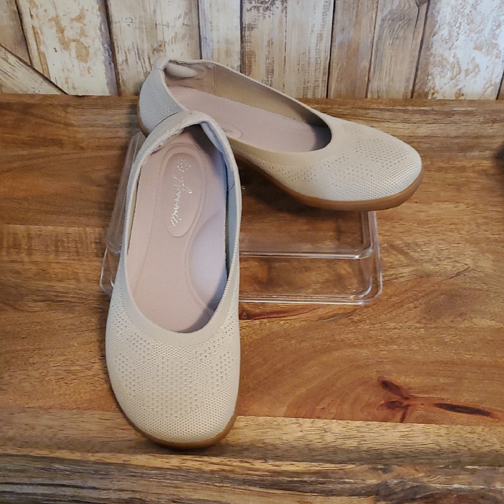 Arromic Wide Toe Ballet Flats. Size 6.5 Comfortable Beige Women's Flats